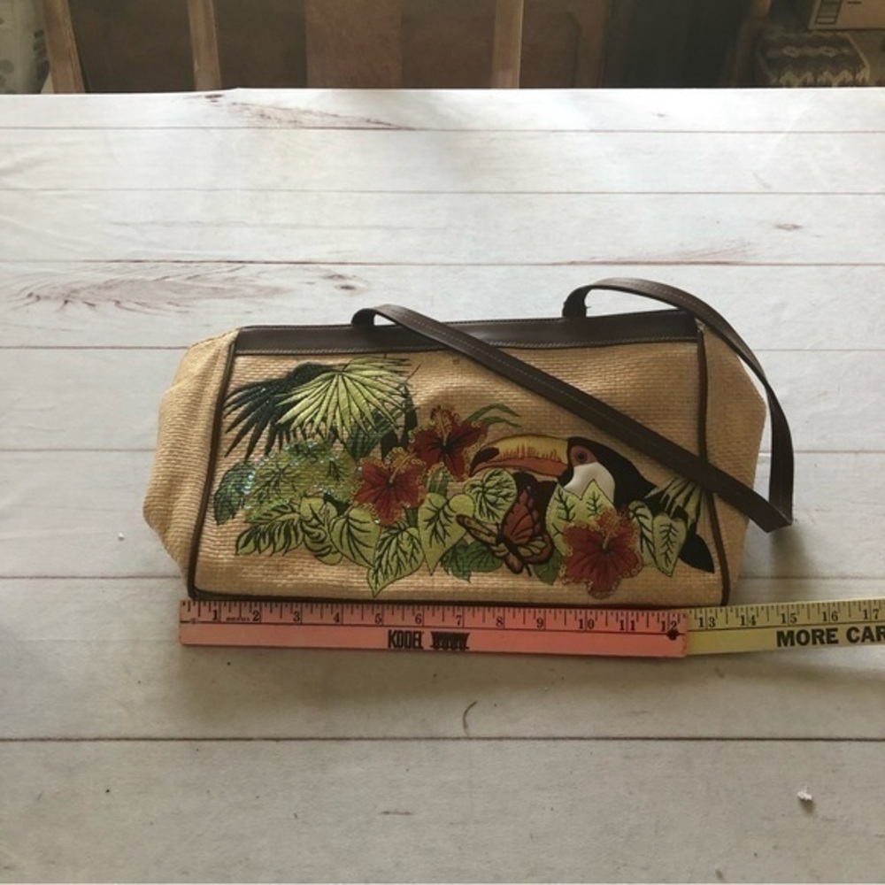 ETIENNE AIGNER UNIQUE Toucan Purse - Picture 8 of 8